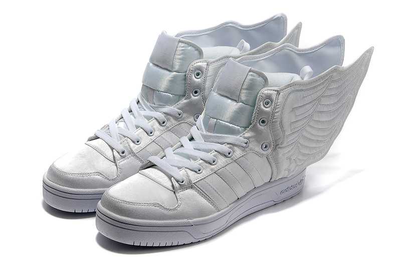 Vente de basket adidas ailes jeremy scott Soldes